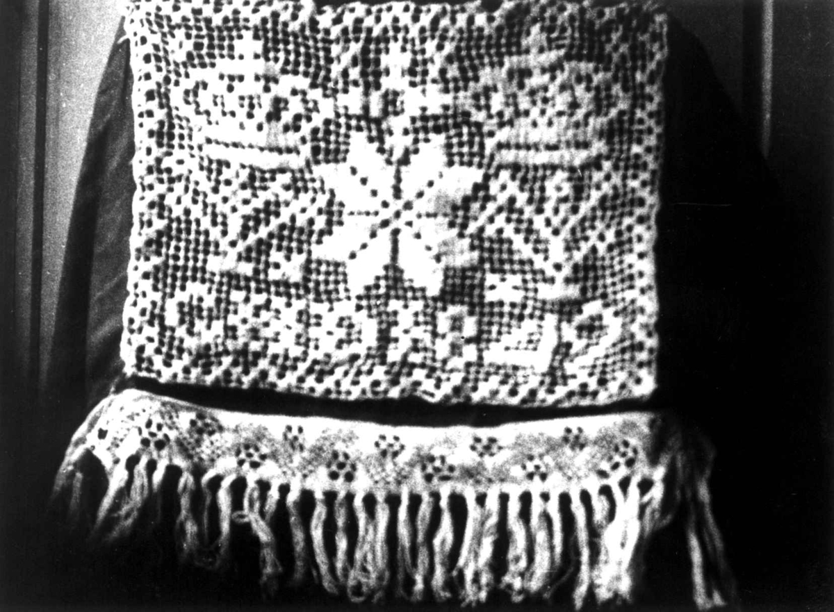 Anna Grostøl, Antagelig Lesja, Oppand 1934. Sprangarbeide og filering.