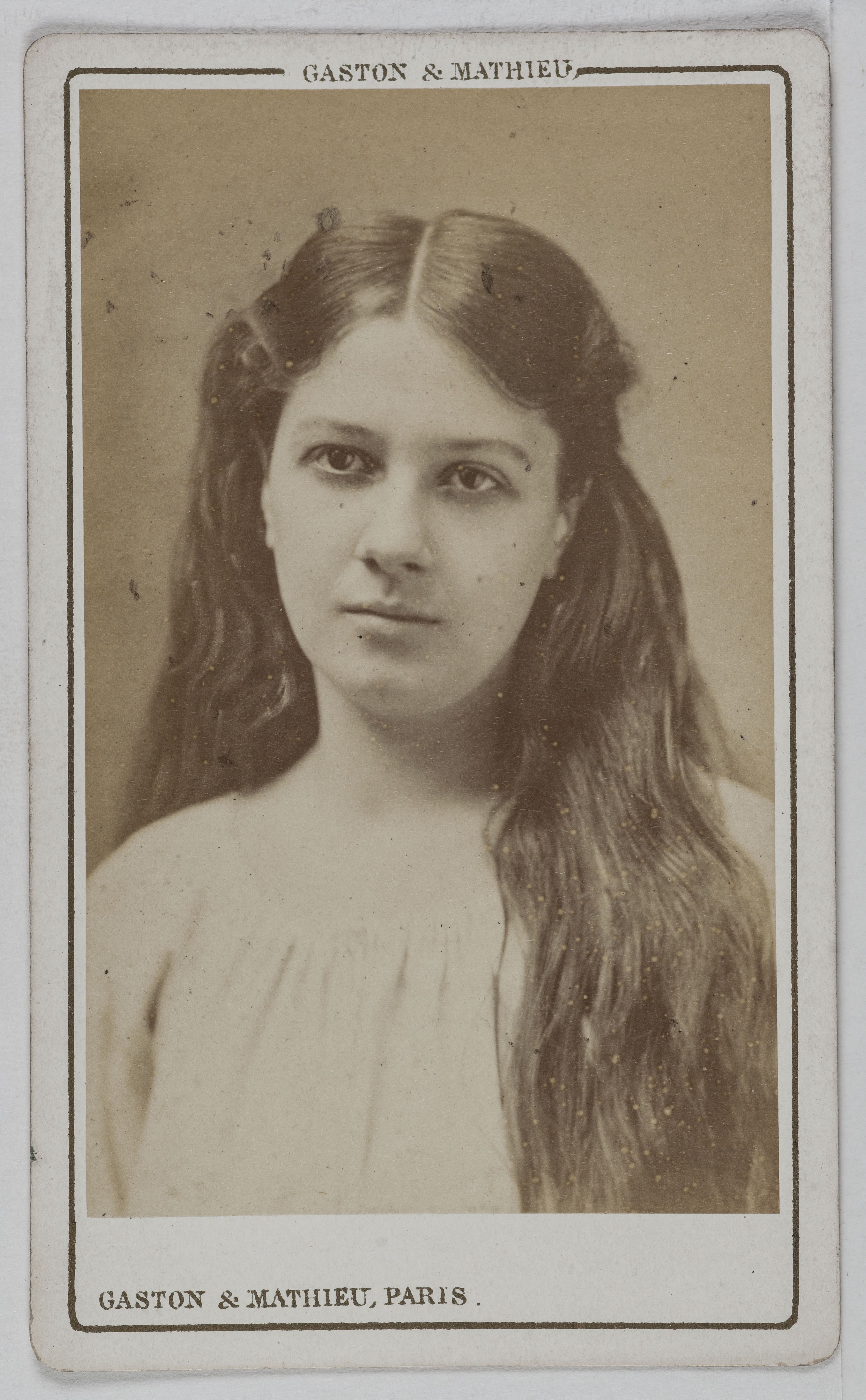 Mathieu & Cie Gaston, Portrait de Linnie Léa, (actrice)