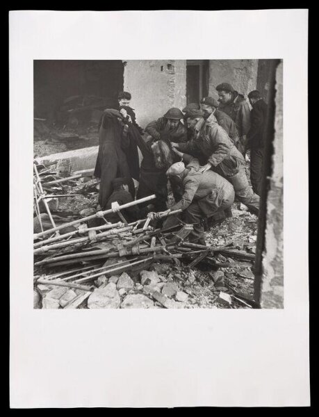 Hardy, Bert, Air Raid Paris