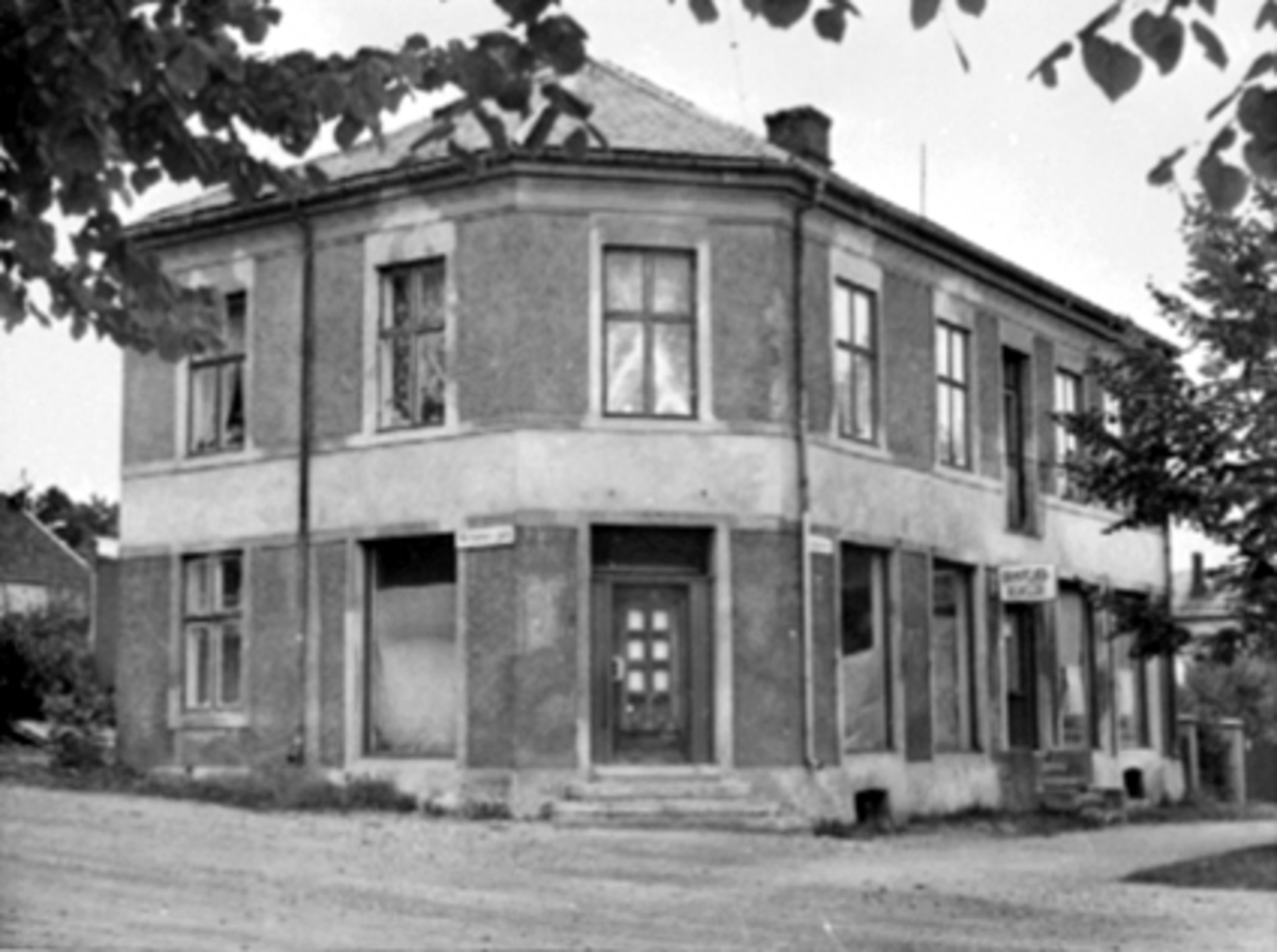 Anno Domkirkeodden, EKSTERIØR STANGEVEGEN 62, HJØRNET STANGEVEGEN/WELHAVENSGATE MED DAMPFJÆRRENSERI I FØRSTE ETASJE