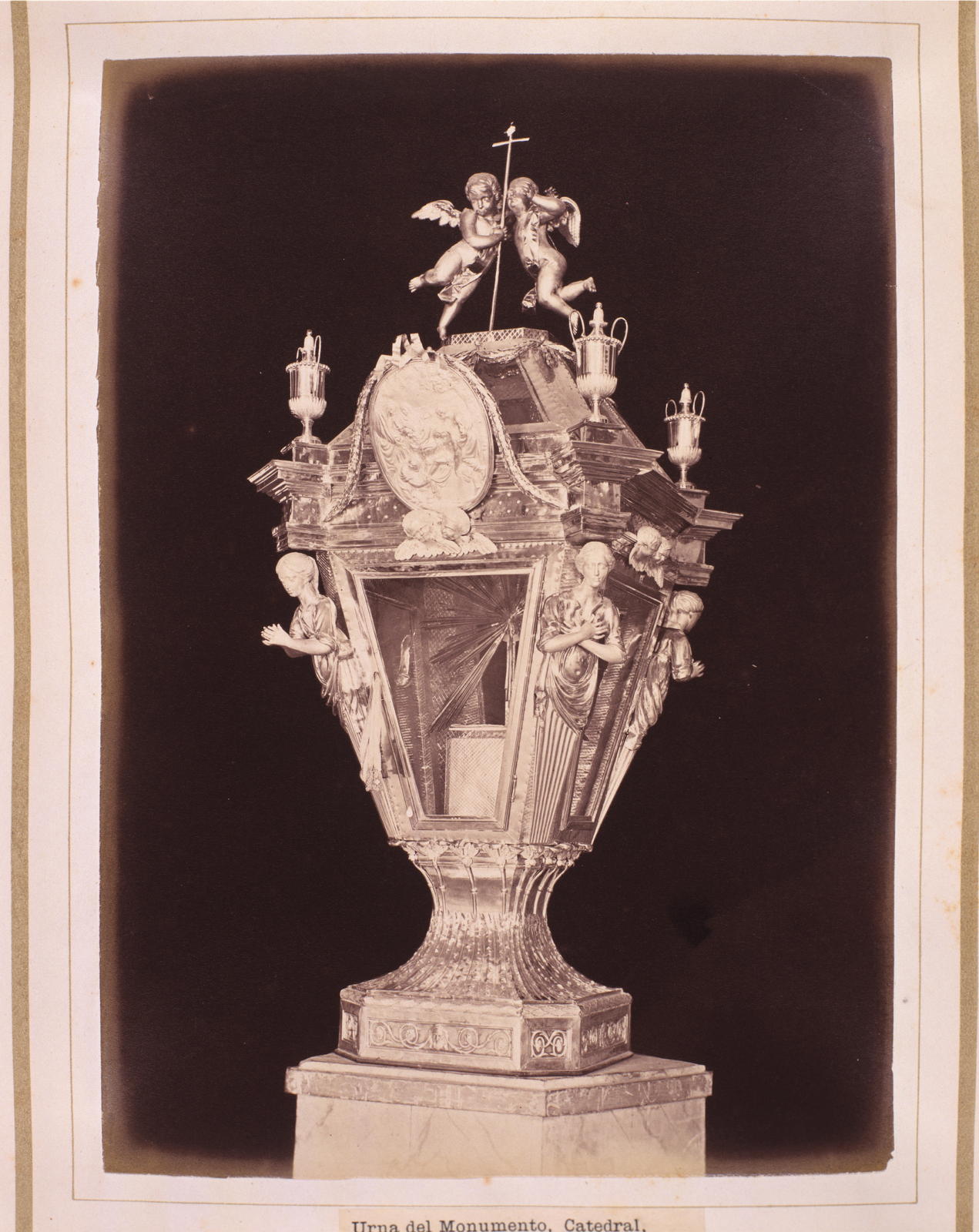 Joan Martí Centelles, 19. Monumento urn. Cathedral