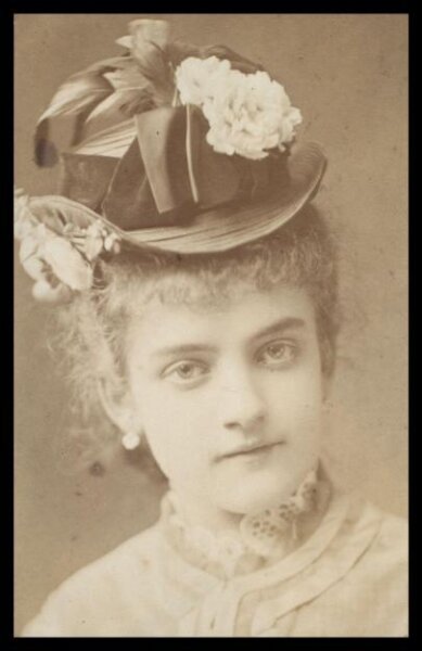 London Stereoscopic and Photographic Company, Guy Little Theatrical Photograph
