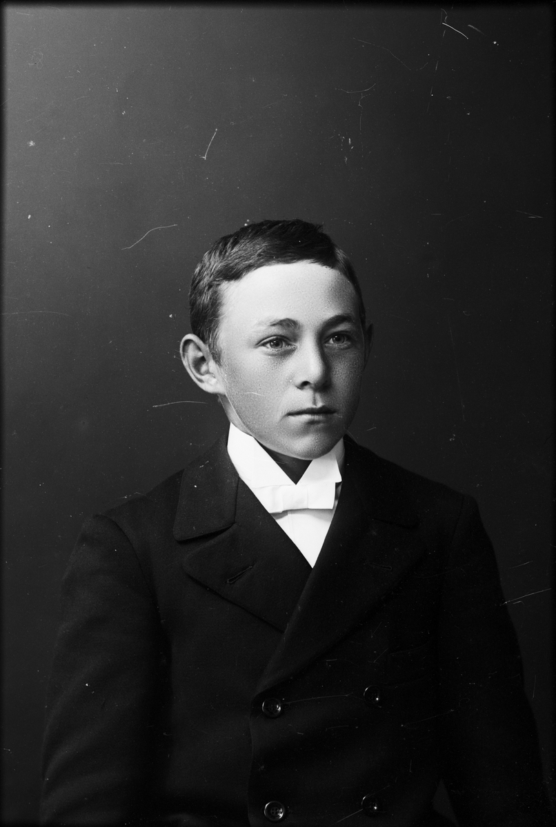 Skötsner-Edhlund, Ateljé Portrait - Boy, Östhammar, Uppland
