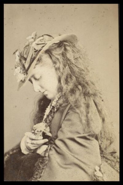 London Stereoscopic and Photographic Company, Guy Little Theatrical Photograph