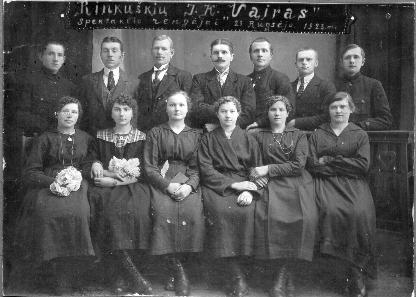 Petras Ločeris, Rinkuškių jaunimo kuopos „Vairas“ spektaklio rengėjai, suvaidinę komediją „Kurčias žentas“