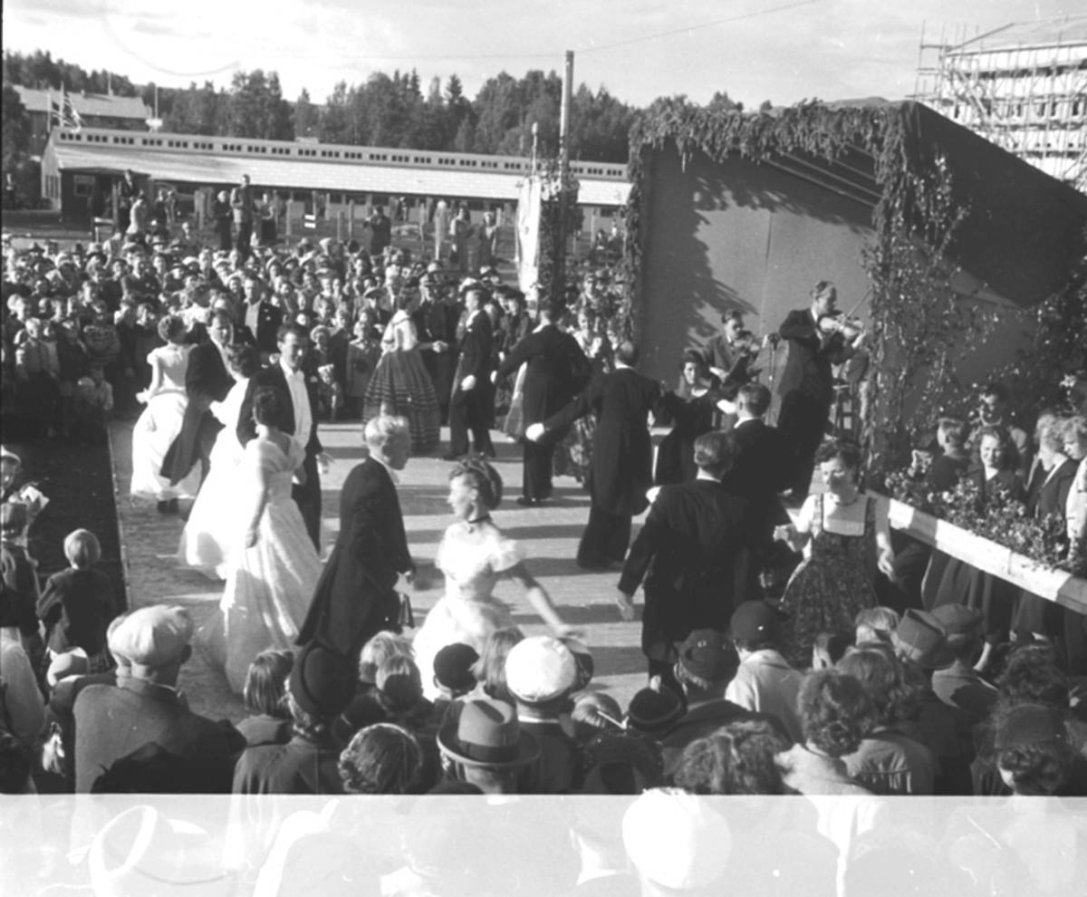 Anno Domkirkeodden, STANGEUTSTILLING, DANSEOPPVISNING, UTSTILLINGSPLASSEN, HAMAR