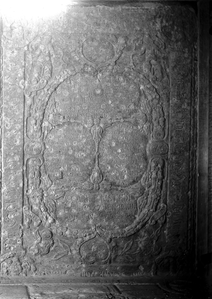 Ellert Johan Viktor Sörman, Gravhällar i Köpings kyrka. Fotograf E Sörman.