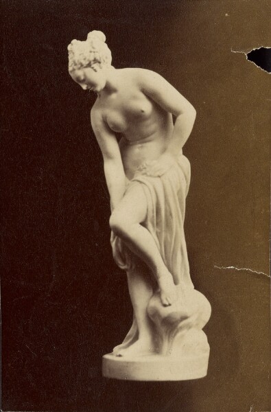 Unknown, [Statue of nude female figure]