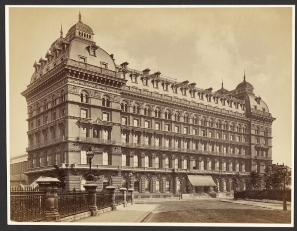 London Stereoscopic and Photographic Company, [Grosvenor Hotel]