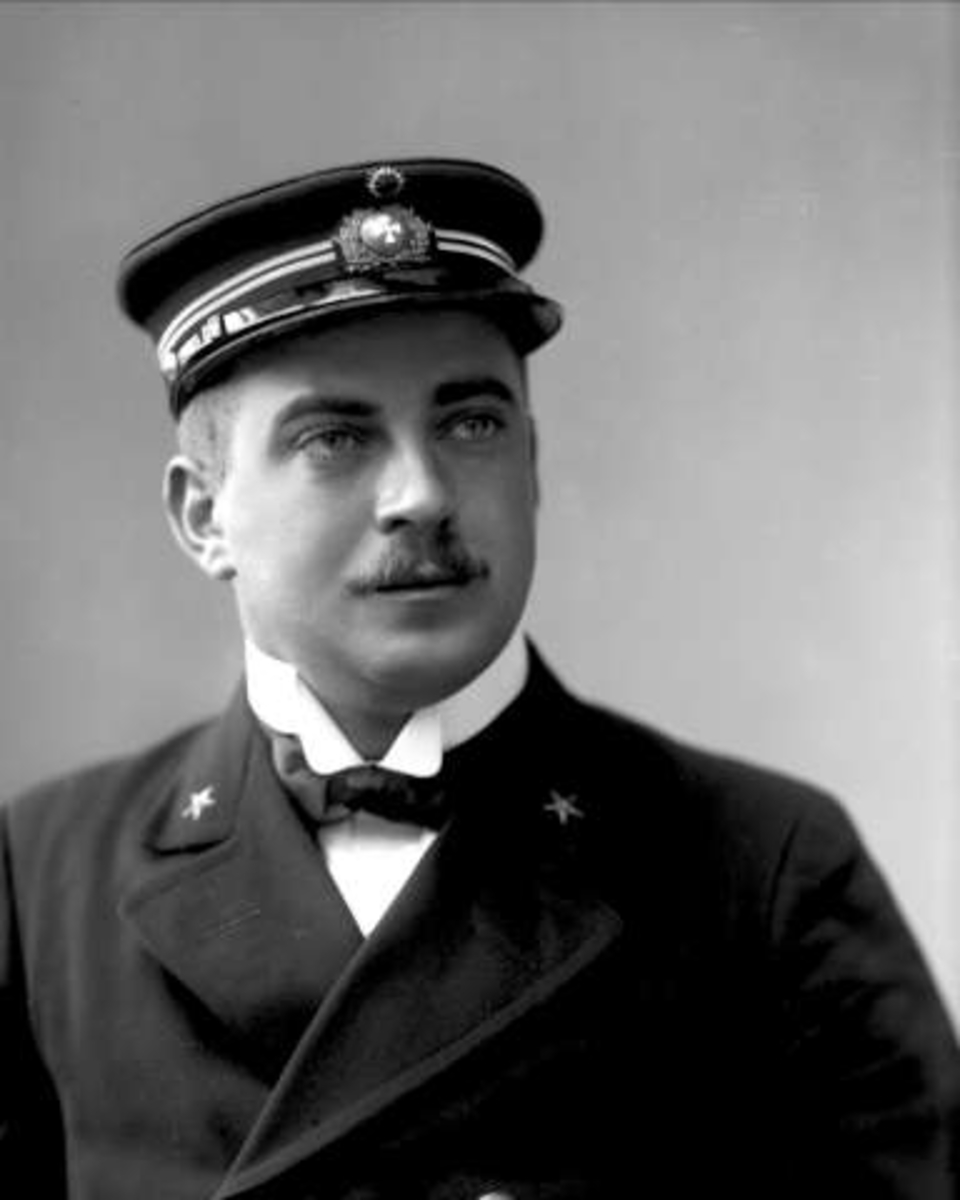 Gustav Borgen, Portrett, styrmann Jens Pedersen i uniform.