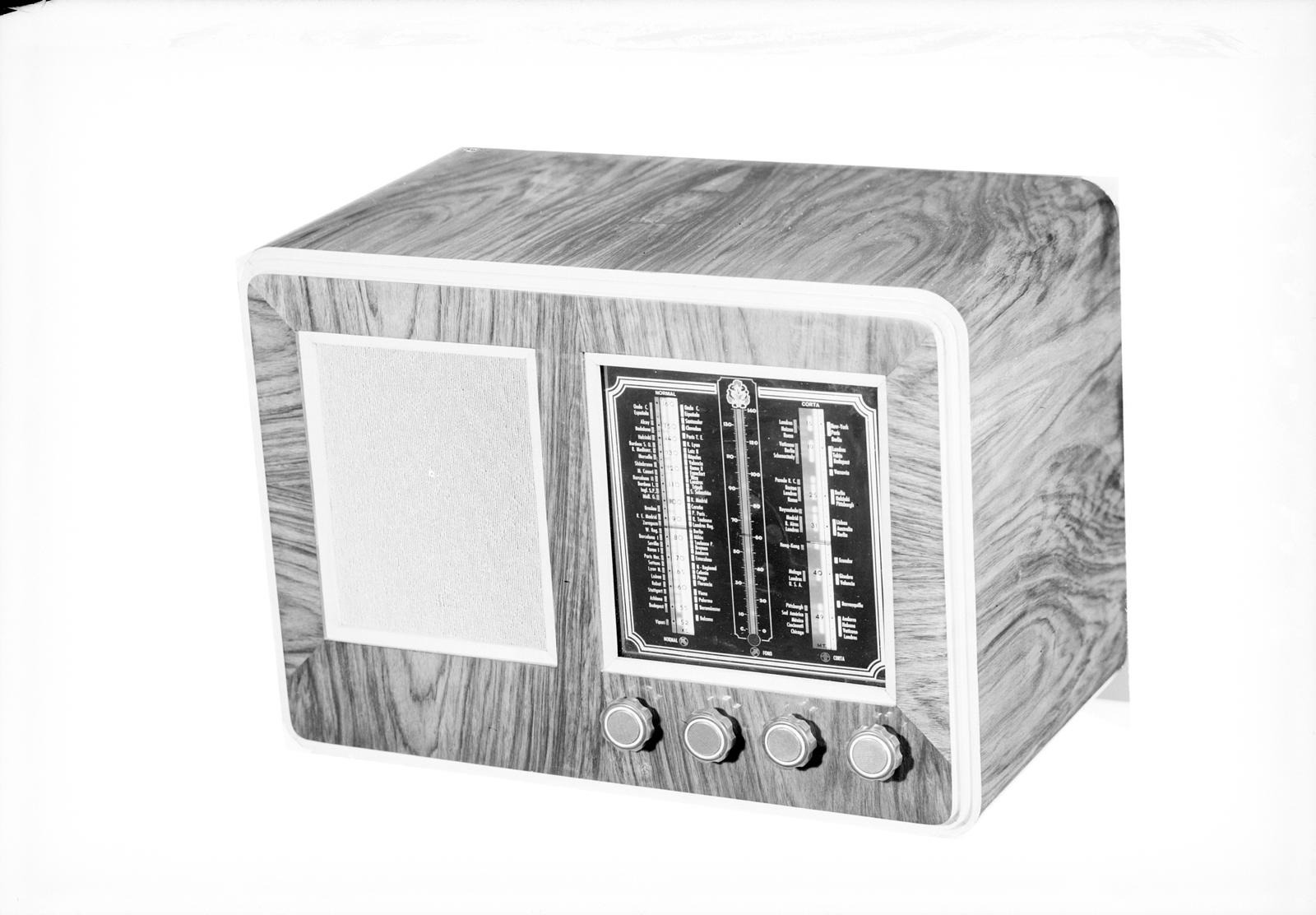 Desconegut, [Radio]