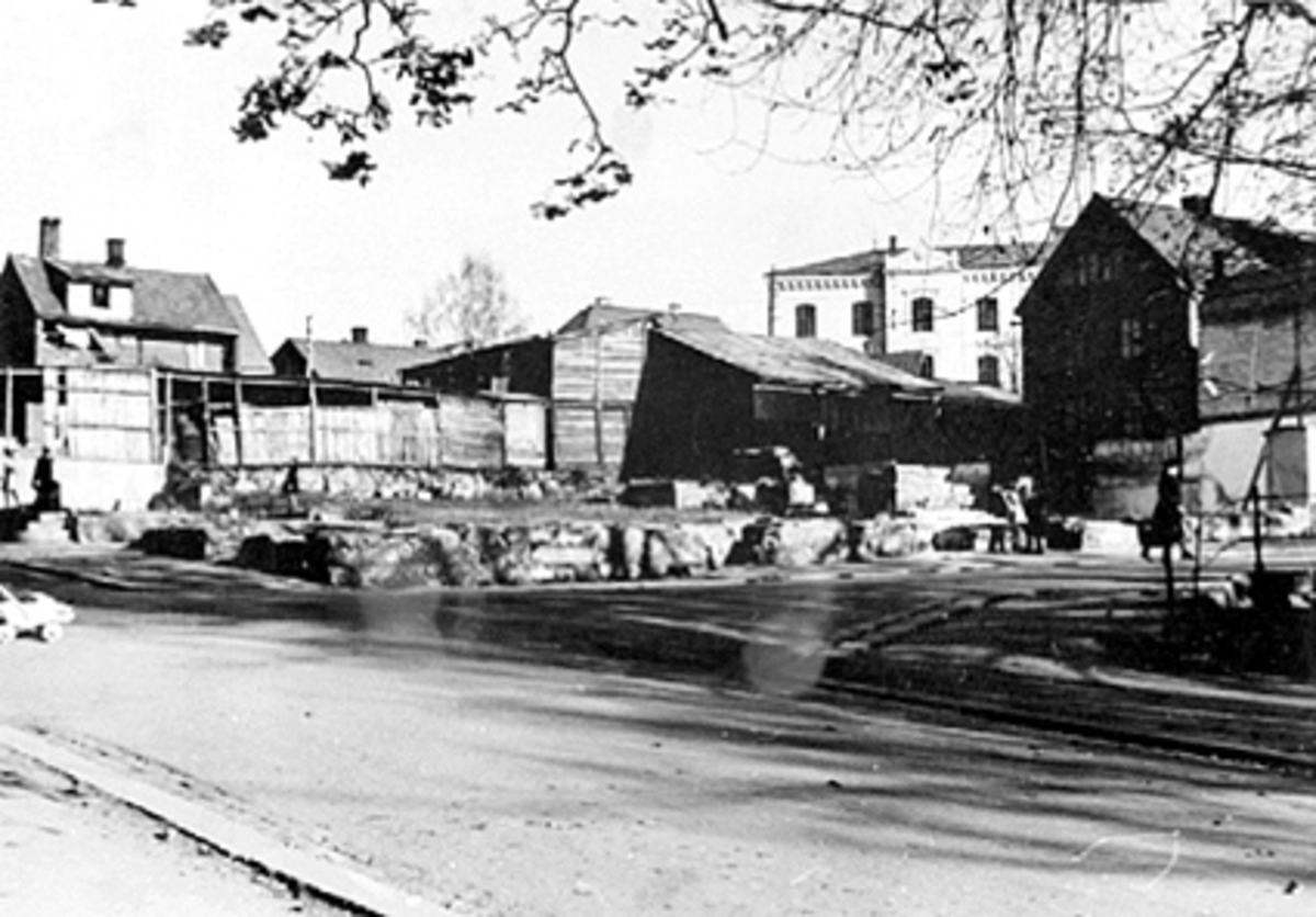 Anno Domkirkeodden, BRANNTOMT, "RÅDHUSTOMTA", ETTER BIBLIOTEKET, LIERBAKKEN, MIDTBYEN SKOLE