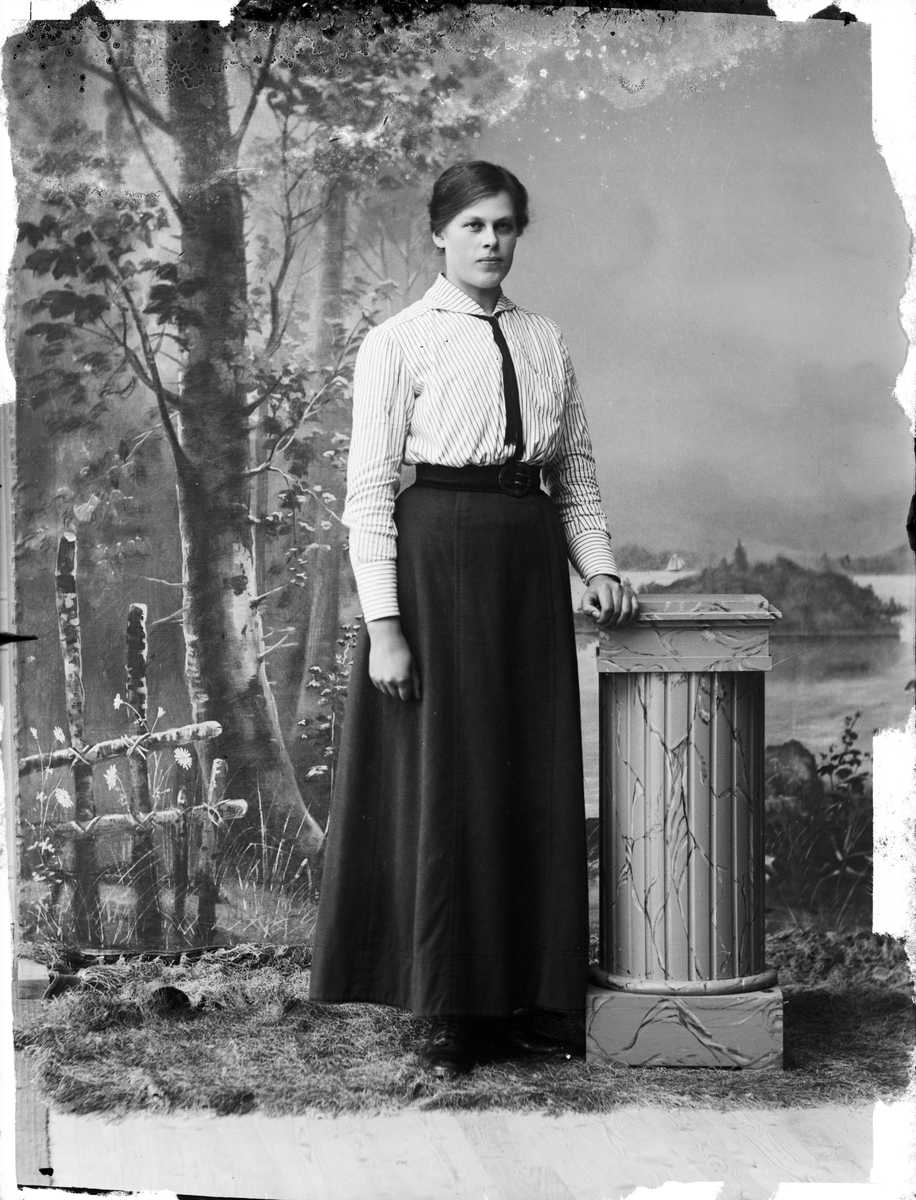 Skötsner-Edhlund, Ateljé Portrait - Woman, Östhammar, Uppland