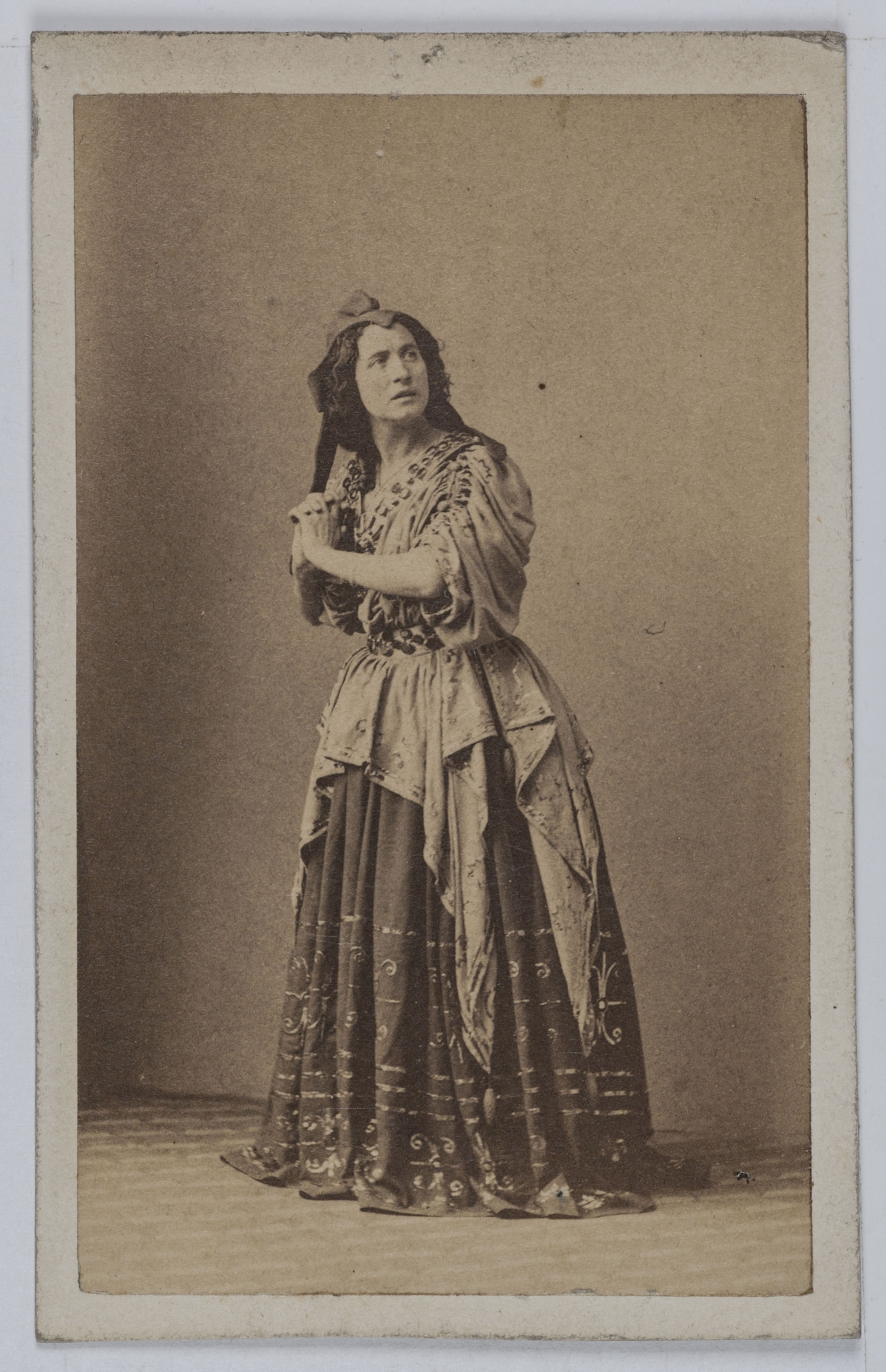 Disderi & Cie, Portrait d'Adélaïde Ristori (1822-1906), tragédienne italienne.