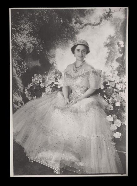 Beaton, Cecil (Sir), H.M. Queen Elizabeth