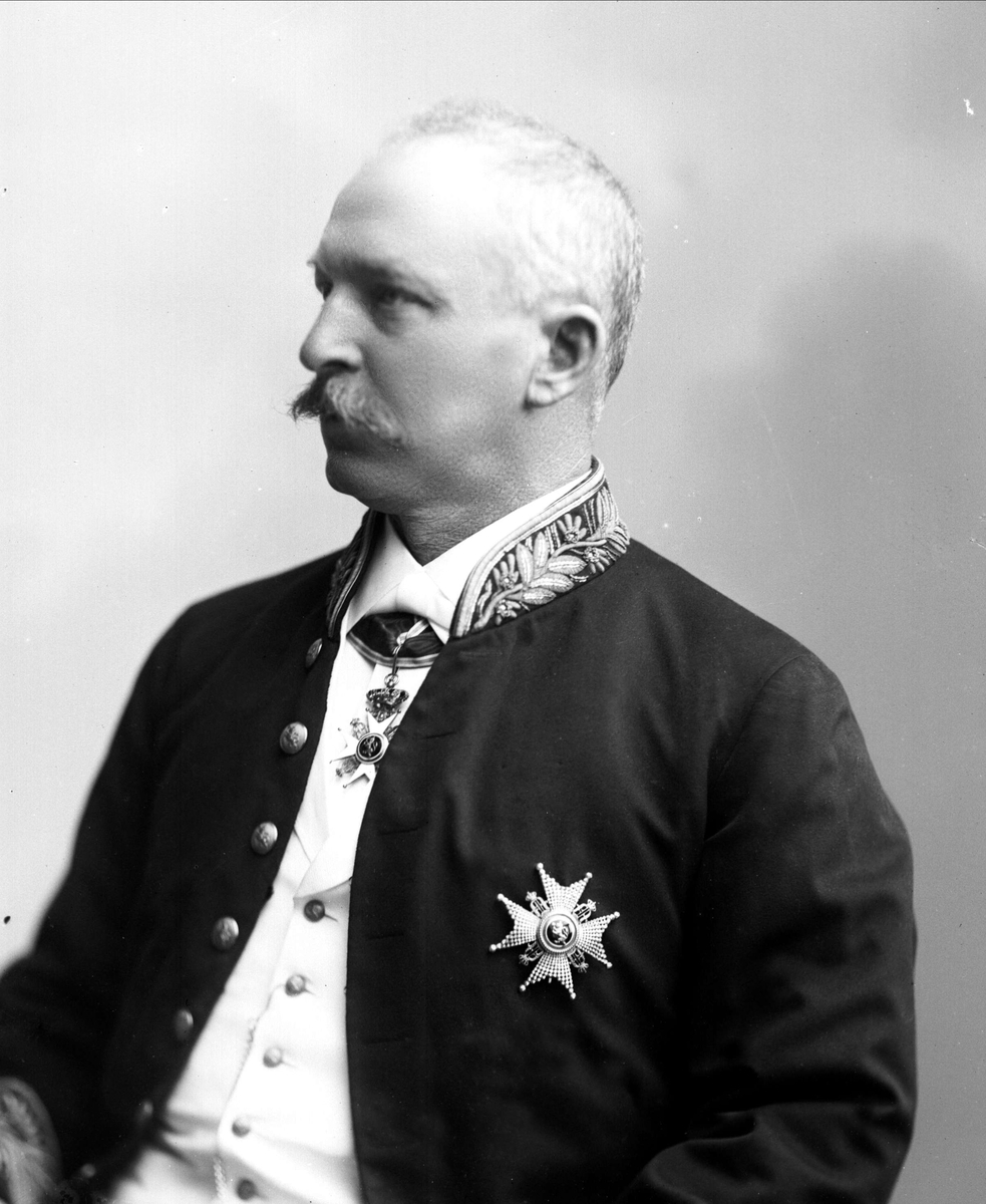 Gustav Borgen, Portrett, Anton Wilhelm Rosing Scheel (1840-1910), i uniform som høyesterettsassessor.