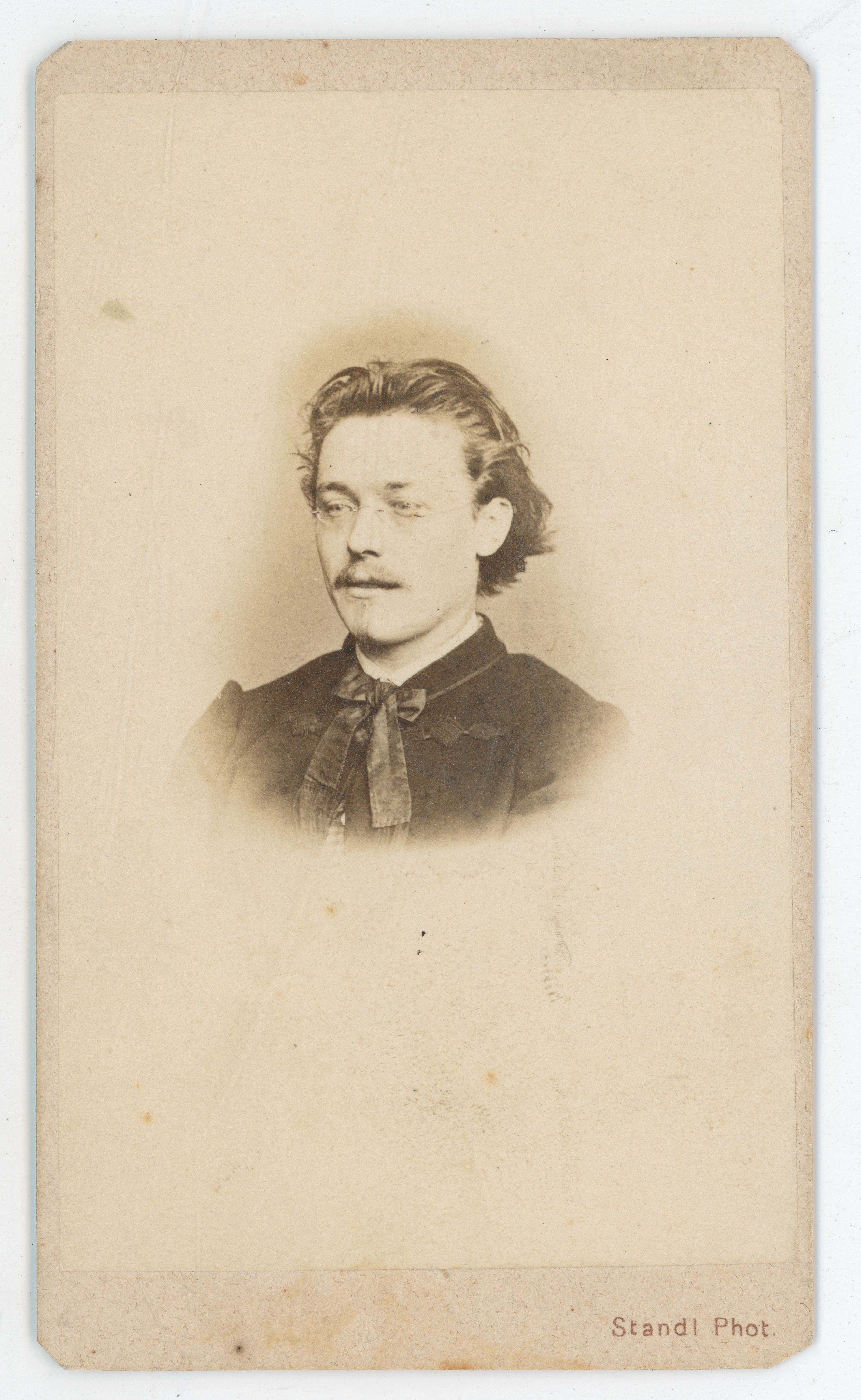 Ivan (27. 10. 1832.––30. 8. 1897.) Standl, Mladić s naočalama
