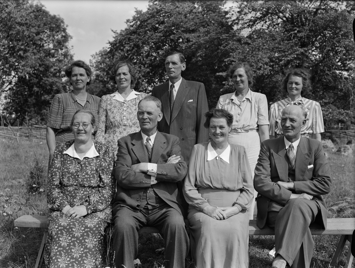 Paul Sandberg, Syskonen Krantz som vuxit upp i soldattorpet Rasbo kompani nr 18 - Hildur Larsson, Karl Krantz, Anna Karlsson, Ernst Krantz, Tekla Andersson, Elin Thörn, Gustav Krantz, Signe Forsman och Märta Nelin