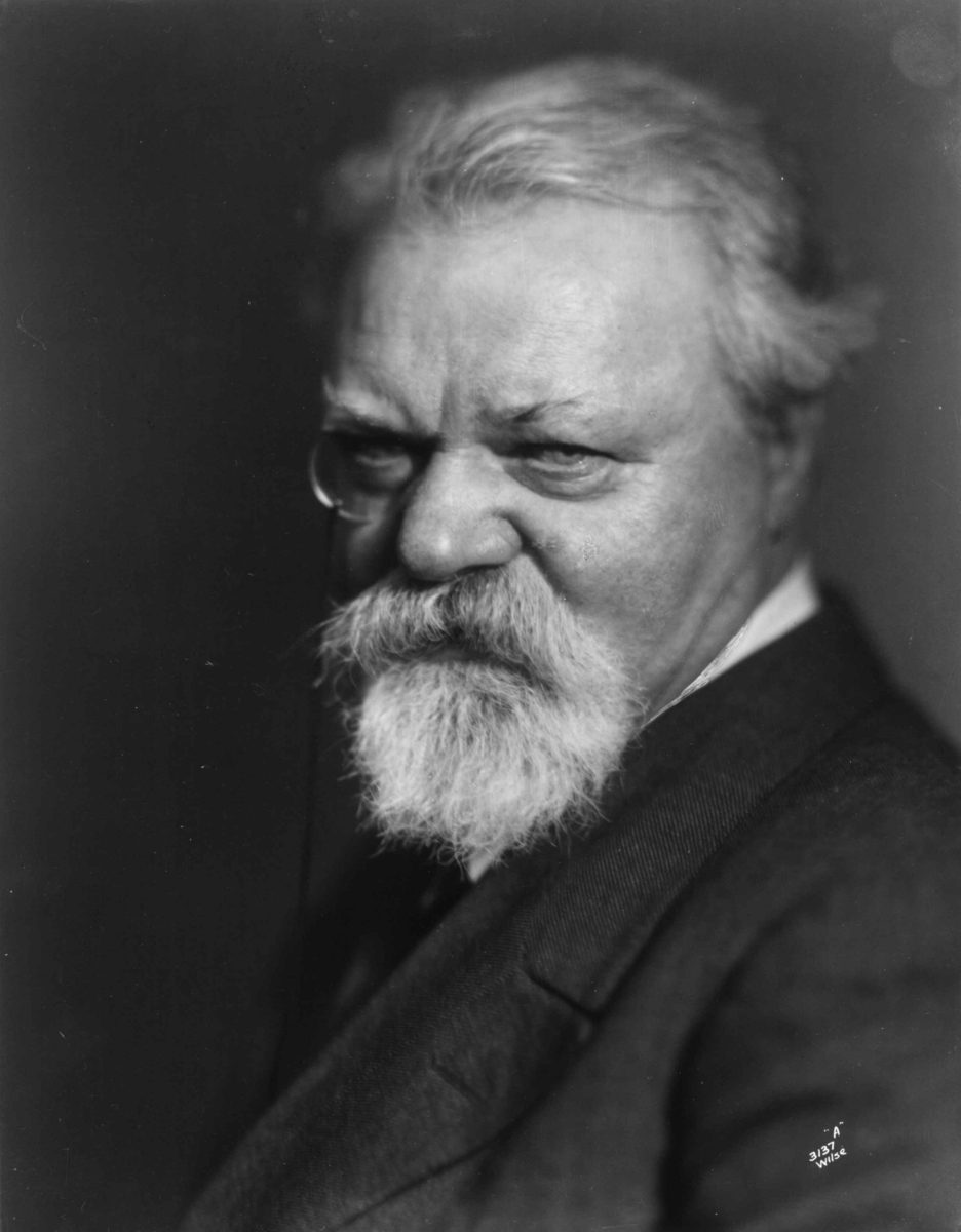 Anders Beer Wilse, Portrett av litteraturkritiker Carl Nærup. Fotografert i1 929 av Anders Beer Wilse.