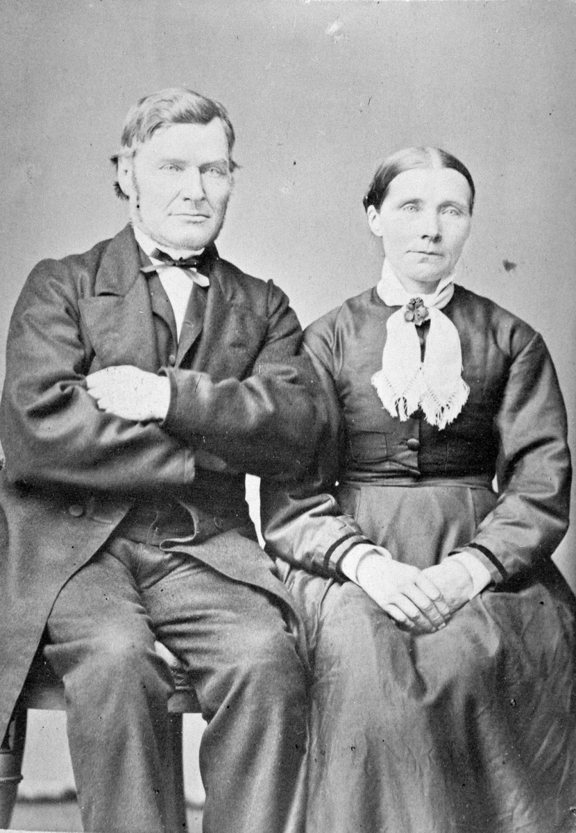 Anno Domkirkeodden, GR: 2 EKTEPAR, OLE HALVORSEN TRÆTTEBERG F: 19. 08. 1828, SISSEL ERIKSDATTER HOVIND F: 13. 07. 1834, LØTEN