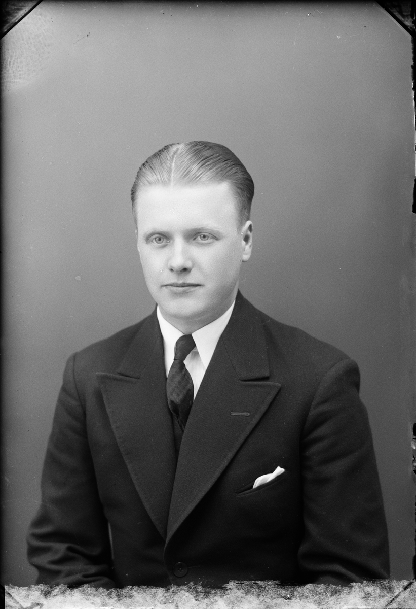 Skötsner-Edhlund, Ateljéporträtt - Gustav Kvist från Östhammar Uppland