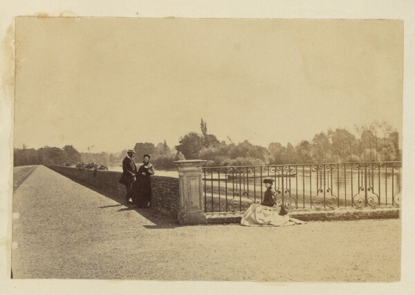 Unknown, [Man and women outside]