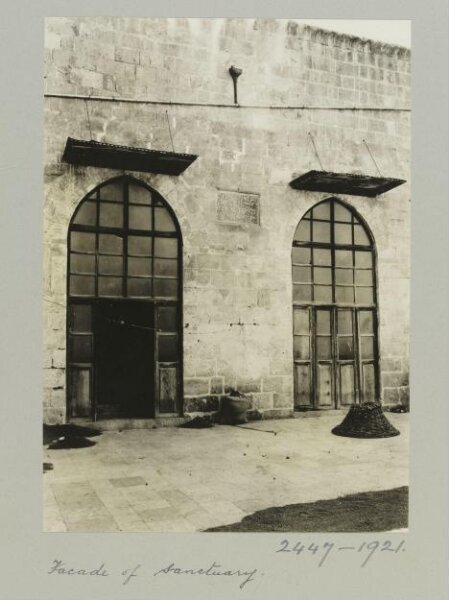 K.A.C. Creswell, Façade of sanctuary from courtyard in Mashhad al-Dikka, Aleppo