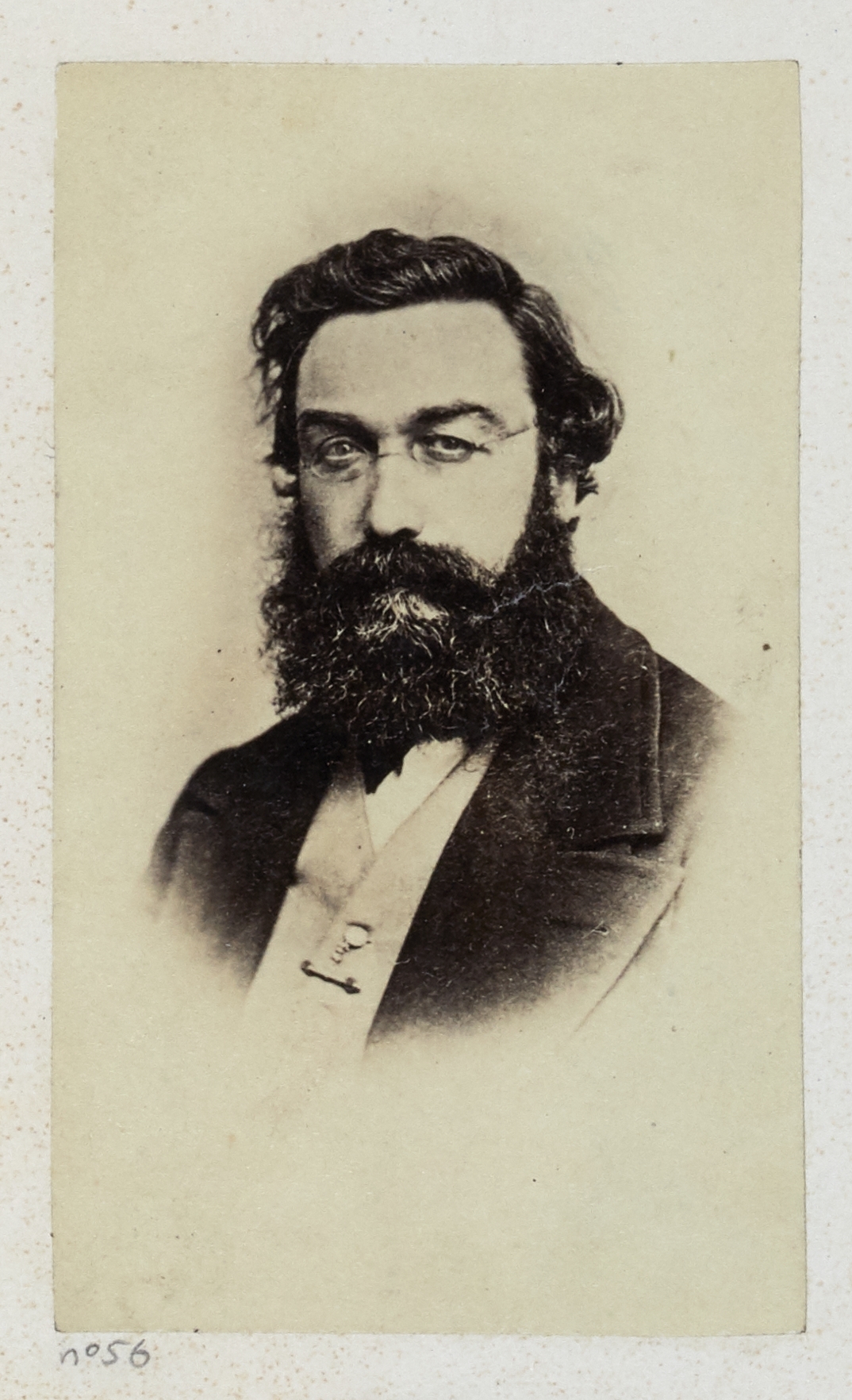 Mathieu & Cie Gaston, Portrait en médaillon de Augustin Joseph Verdure (1825-1873). Instituteur, membre de la Commune.