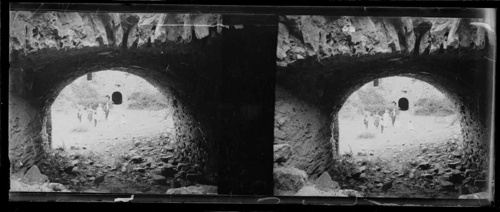 Desconegut, [Edifici en ruïnes]