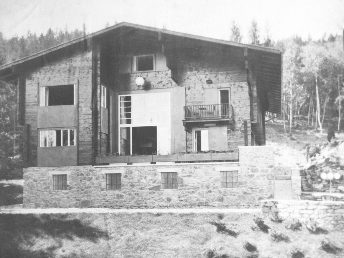 Anonym, Landhaus Paul Khuner, Kreuzberg 60, Payerbach, Niederösterreich, Talseitige Ansicht von Nordost (Repro von ALA2271)