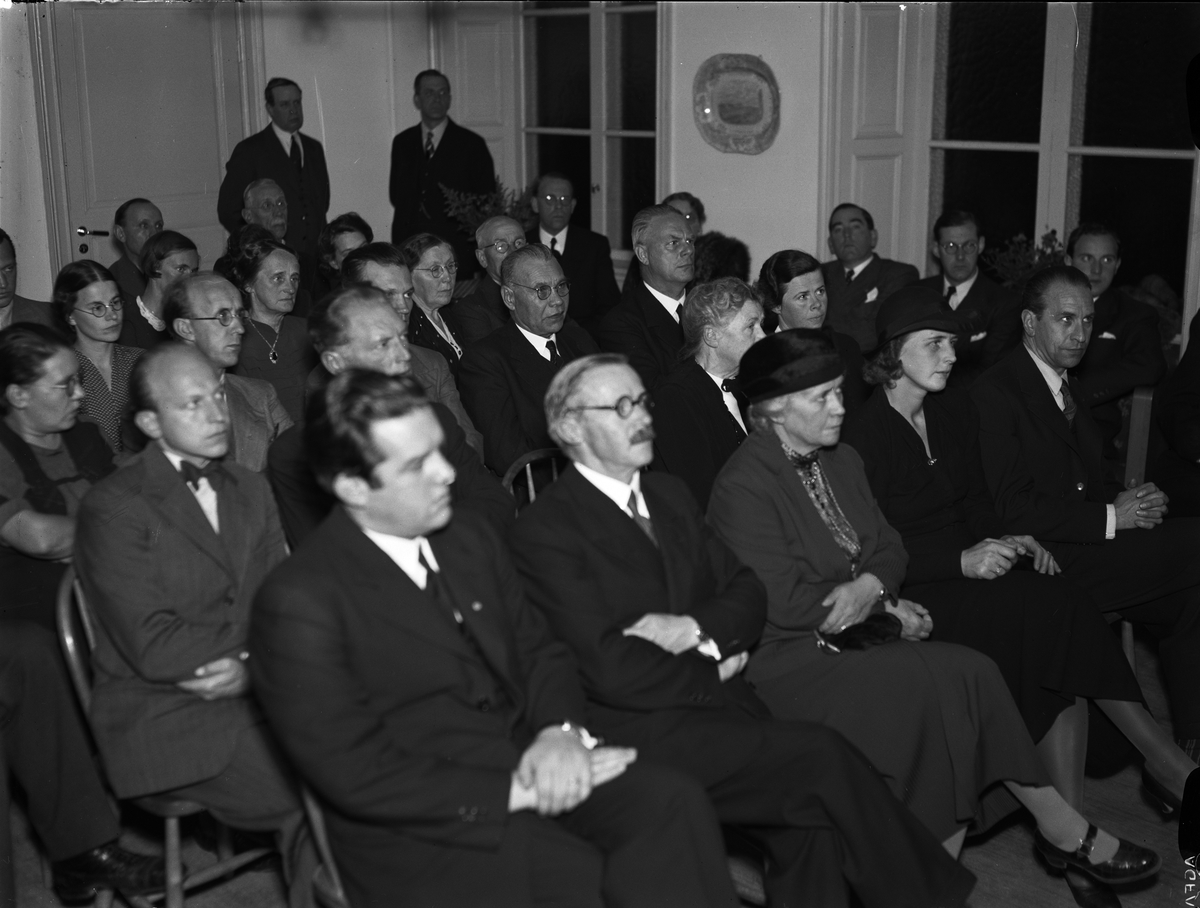Paul Sandberg, Pastor Gösta Nicklasson, County Governor Sigfrid Linnér, his wife Elisabeth Linnér and Mayor Bertil Hagström with wife Fanny Hagström in the audience at the youth yard’s inauguration, Linnaean 19