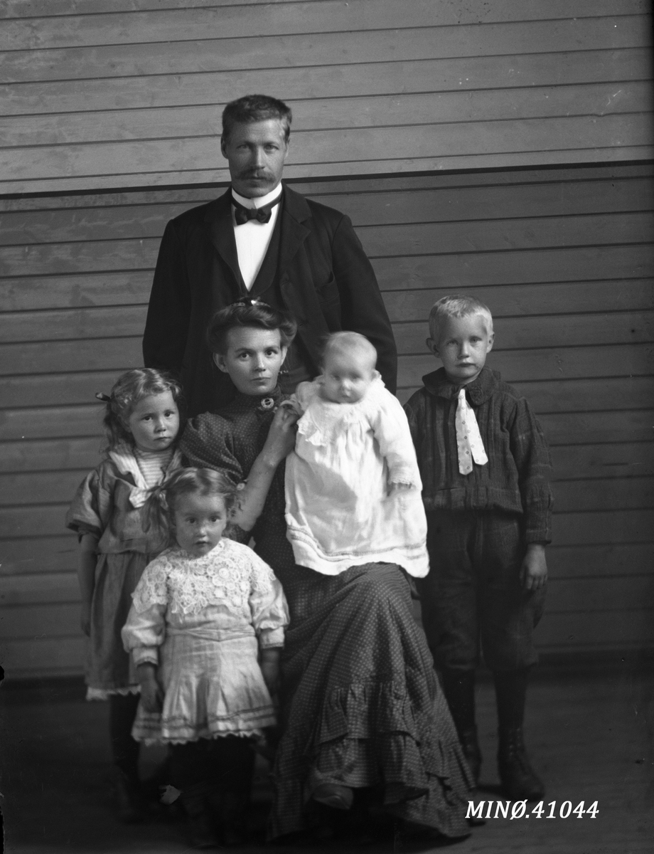 Oscar Holte, Portrett av Ole Hansen med familie