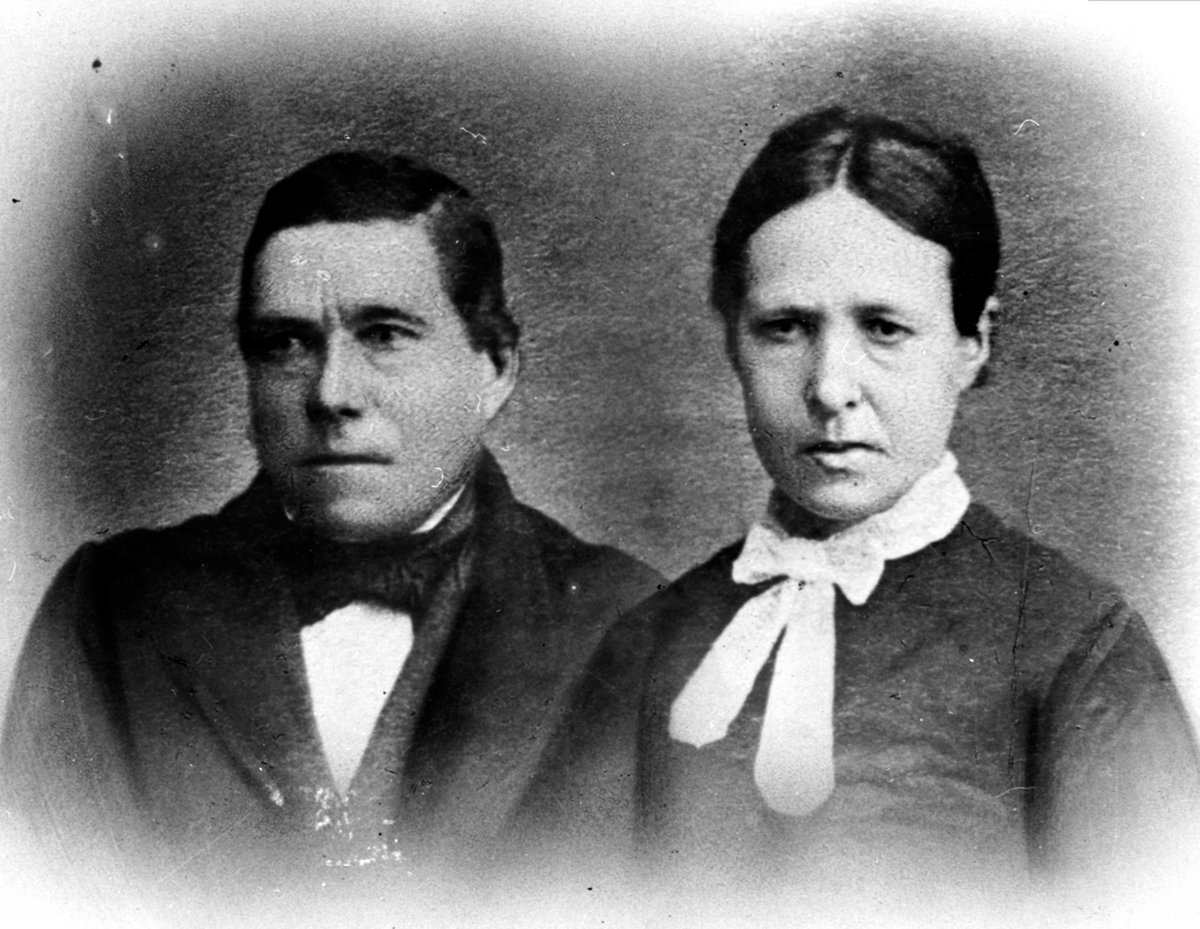 Anno Domkirkeodden, Even Kristiansen (1833-1919) og Anne Marie Larsdatter (1835-1913). Slåttsveen, Helgøya.