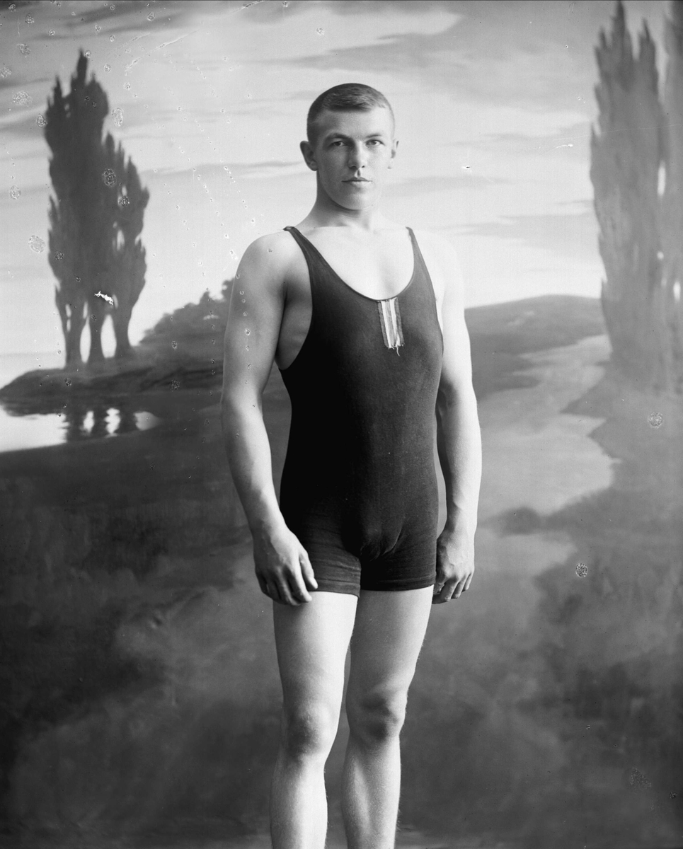 Gustav Borgen, Portrett halvfigur av bryteren Alfred Gundersen, antakelig.