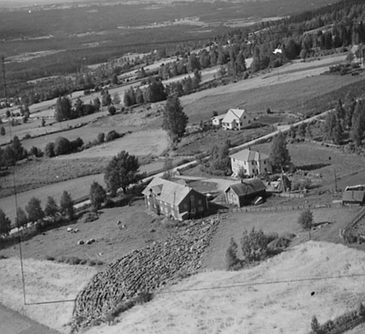 Widerøes Flyveselskap A/S, FLYFOTO HVAL ØVRE, VALLSET