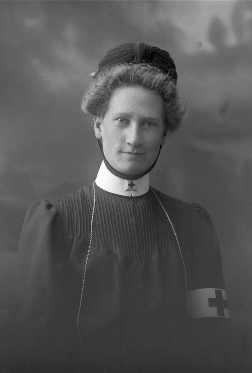 Gustav Borgen, Portrett, sykepleier, søster Aina Thomassen.
