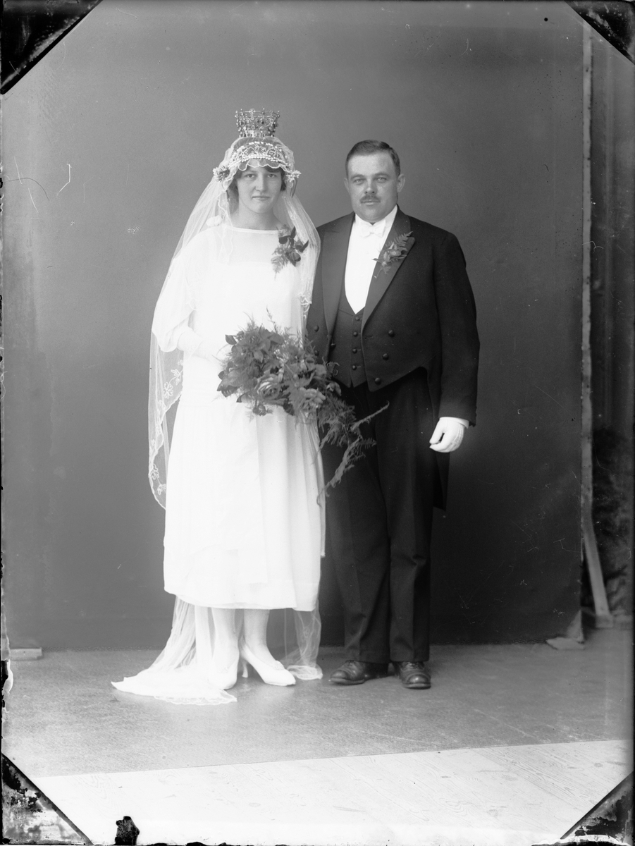 Skötsner-Edhlund, Brudparet Forslund från Hökhuvud, Uppland 1925