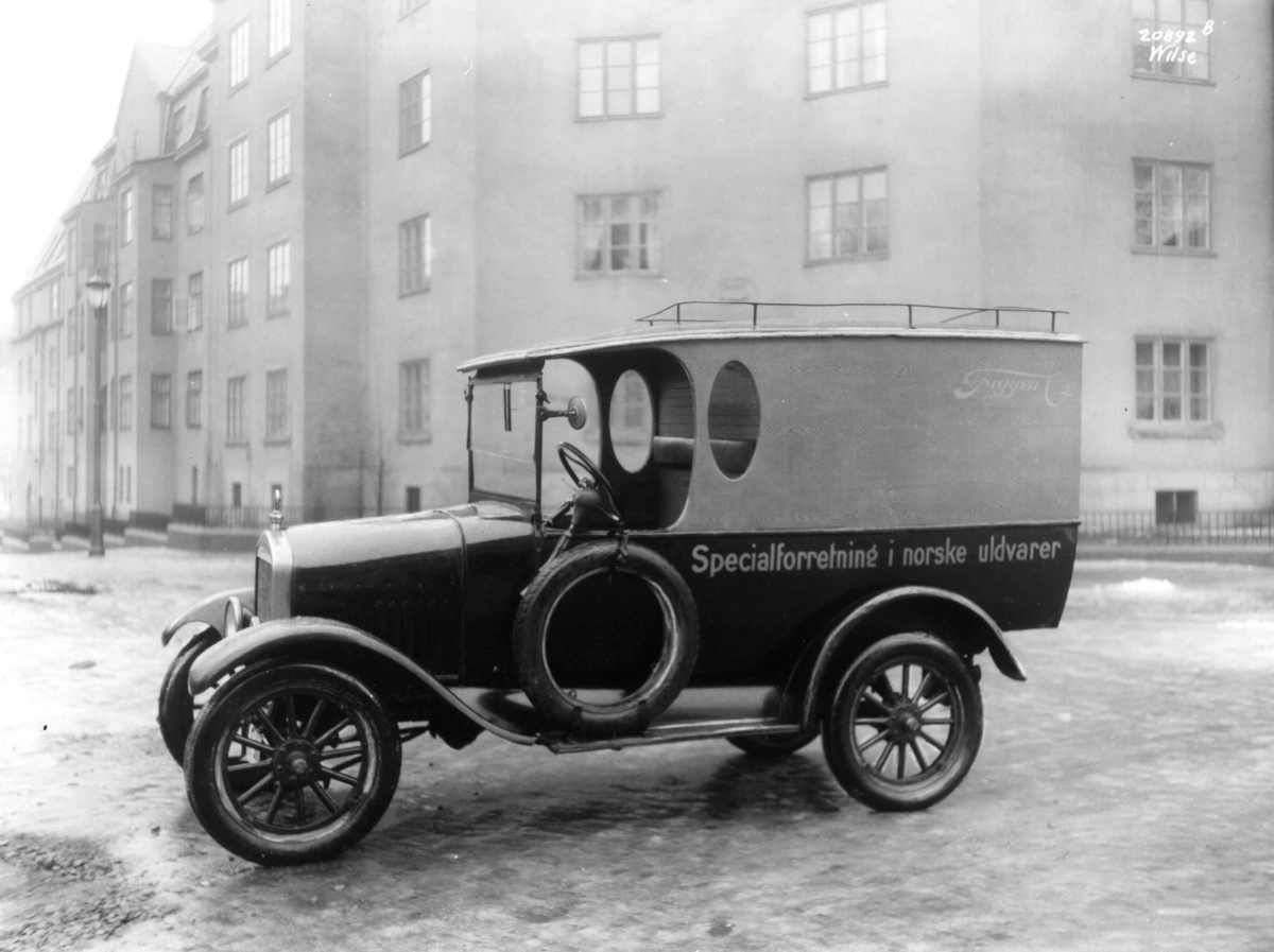 Anders Beer Wilse, Varebil av typen Ford T årsmodell 1926-27.