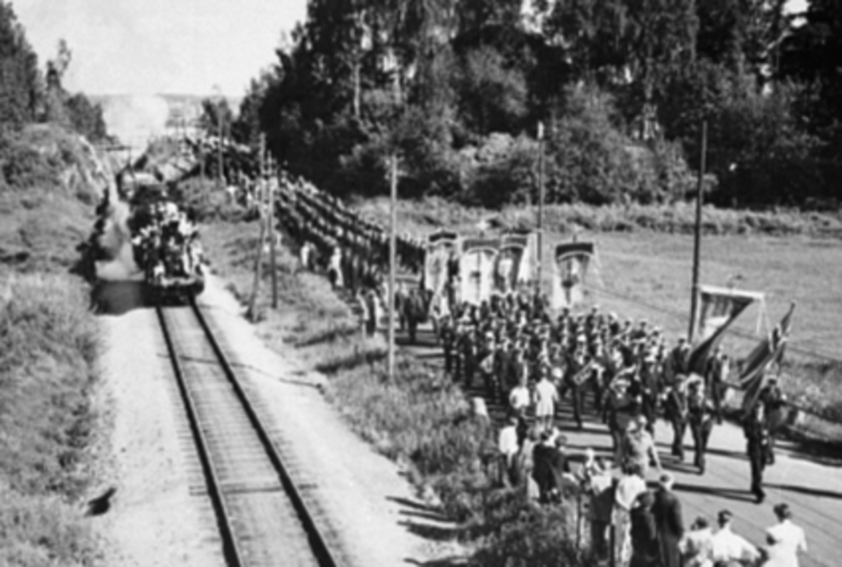 Anno Domkirkeodden, JERNBANENS DAG, VETERANTOG, MUSIKKORPS, FOLK