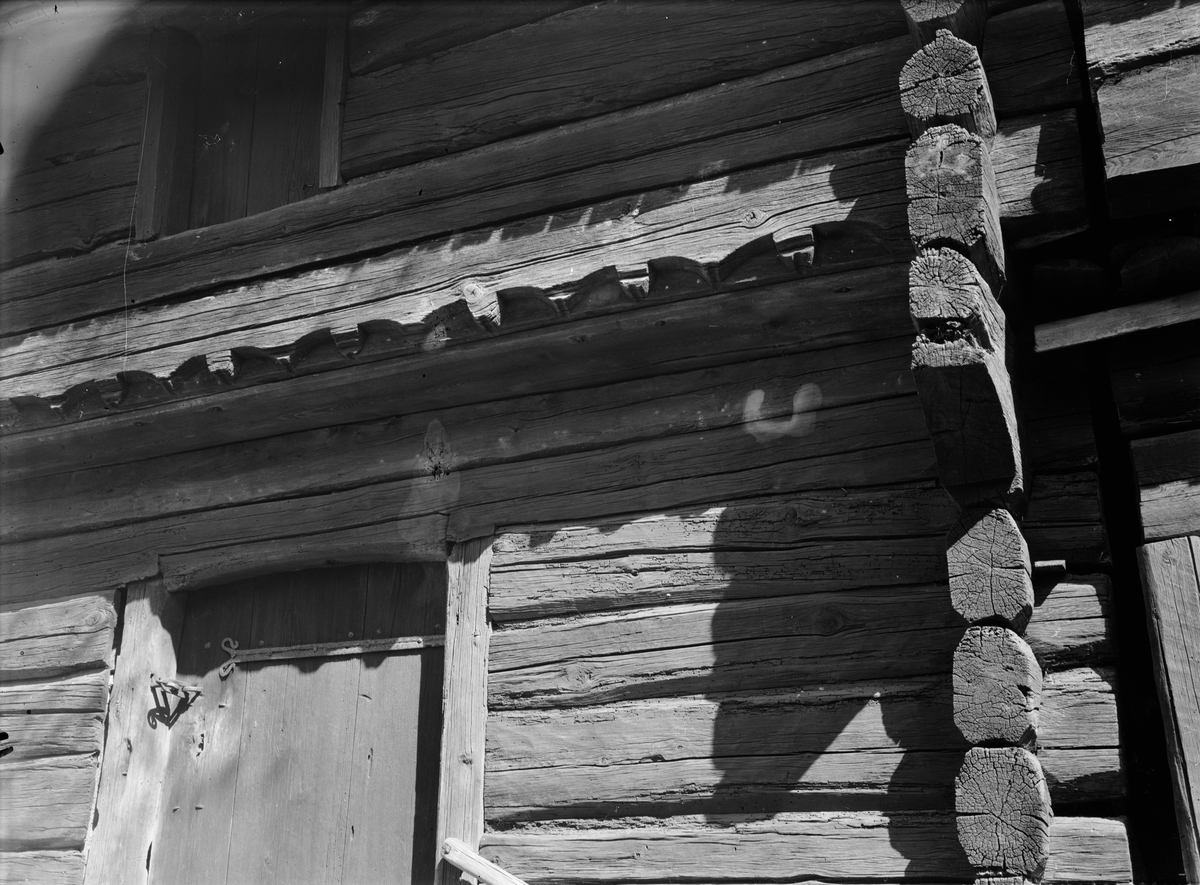 Paul Sandberg, Dekoration på överkragad bod, Altuna socken, Uppland 1939