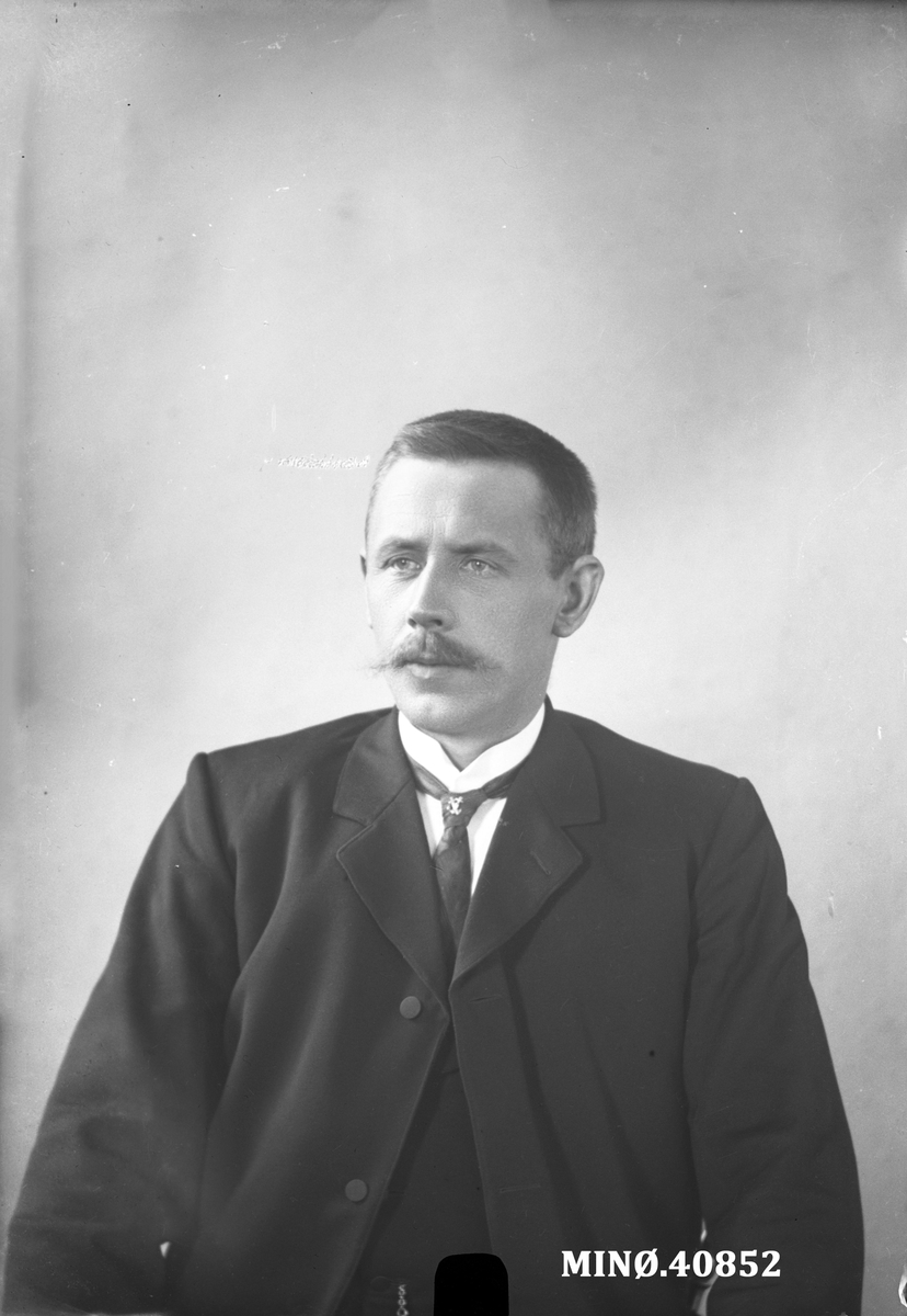 Oscar Holte, Portrett av Kristen Mathisen