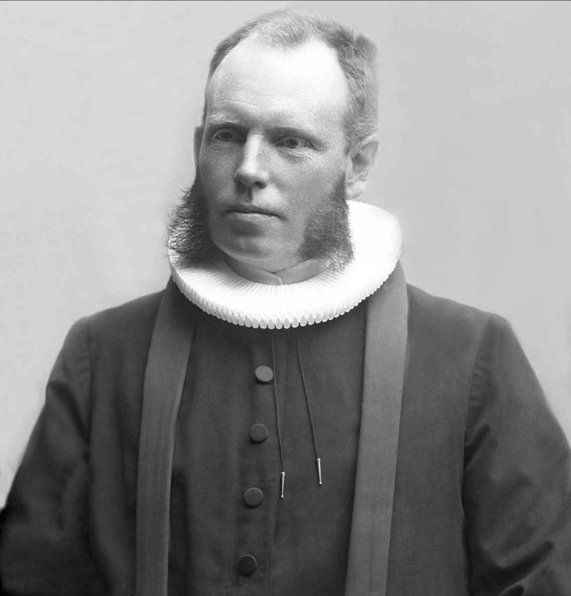Gustav Borgen, Portrett, mann i prestekjole. Kappelan P H Rynning.