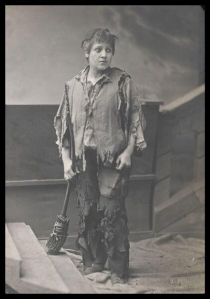 London Stereoscopic and Photographic Company, Guy Little Theatrical Photograph