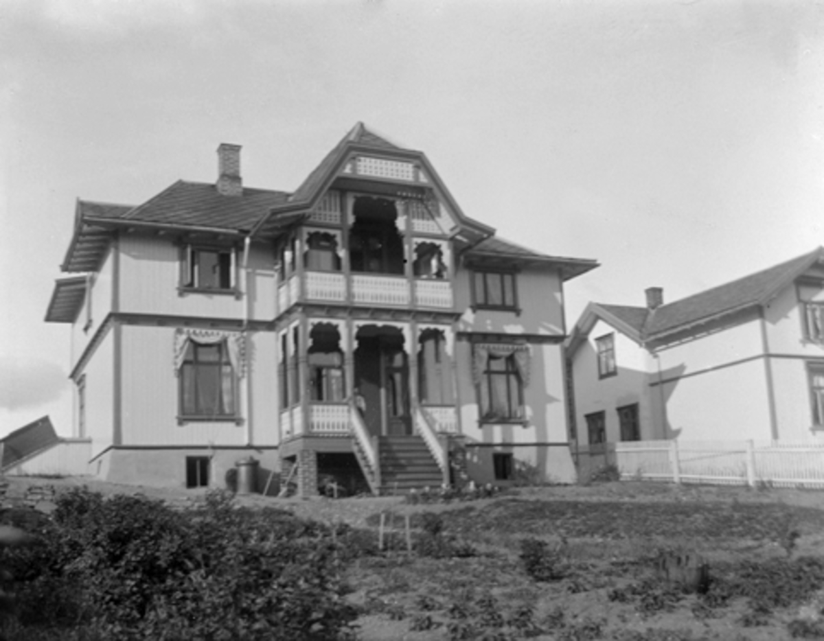 Anno Domkirkeodden, VILLAEN TIL FAKTOR BJØRNÅS, FUGLESANGENS PLASS HAMAR, KAPTEIN SOLBRAA FRA 1913, GLASSPLATE.