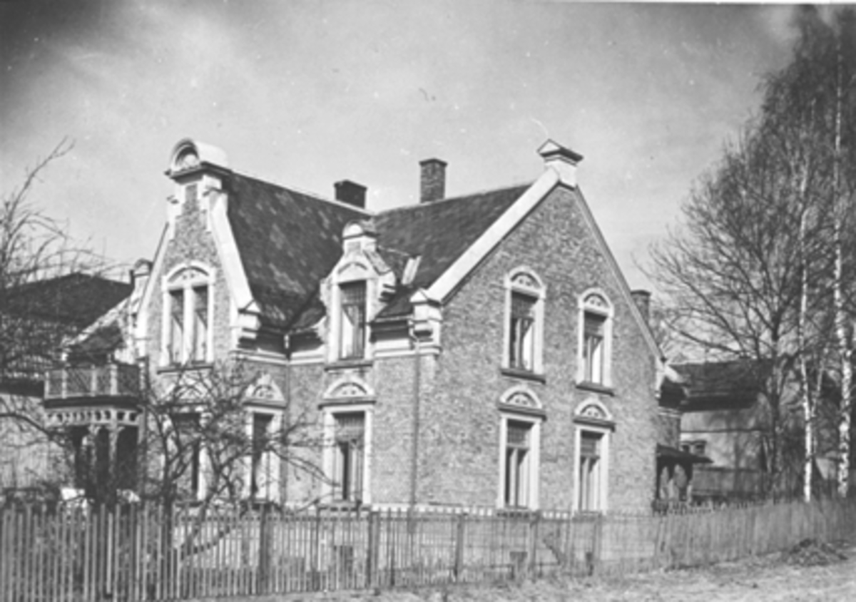 Anno Domkirkeodden, EKSTERIØR, STANGEVEGEN 24