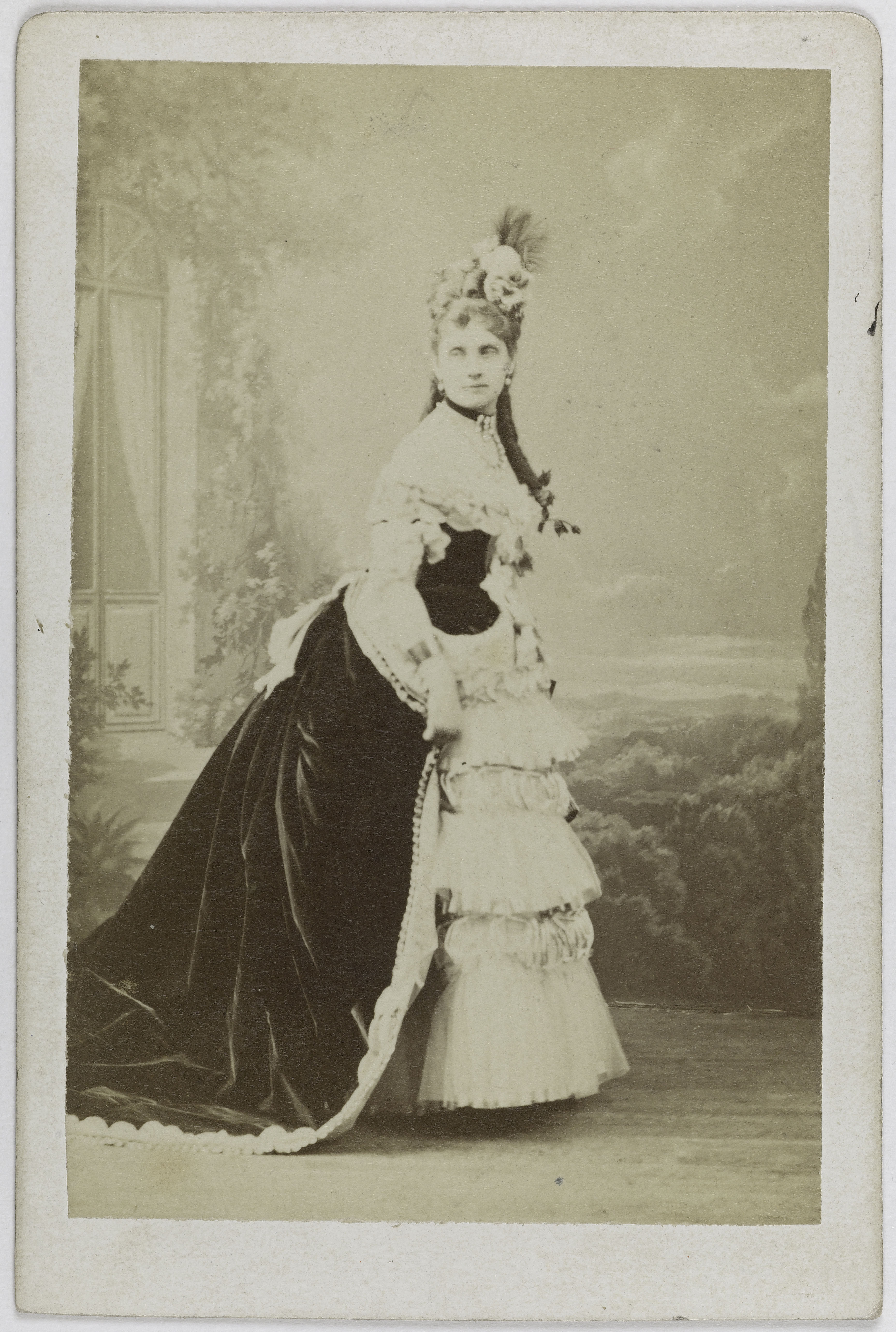 Anonyme, Portrait de le comtesse Mélanie de Pourtalès, (née Mélanie Renouard de Bussière), (1836-1914), (dame de la Cour, comédienne)