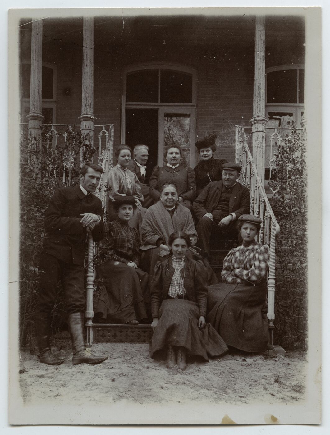 Nežinomas autorius, Grupinis portretas su Vladimiro Zubovo (1862-1933) šeima