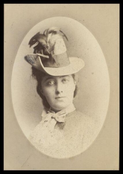 London Stereoscopic and Photographic Company, Guy Little Theatrical Photograph