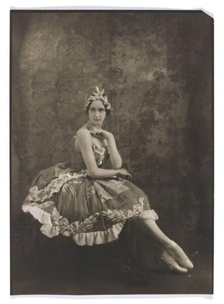 Hoppé, Emil Otto, The Sleeping Princess
