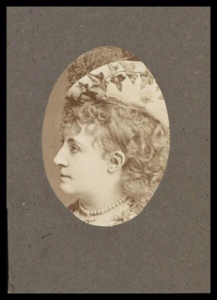 London Stereoscopic and Photographic Company, Guy Little Theatrical Photograph